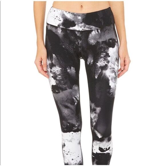 Alo Yoga airbrush leggings size xs black white pattern - Picture 3 of 4
